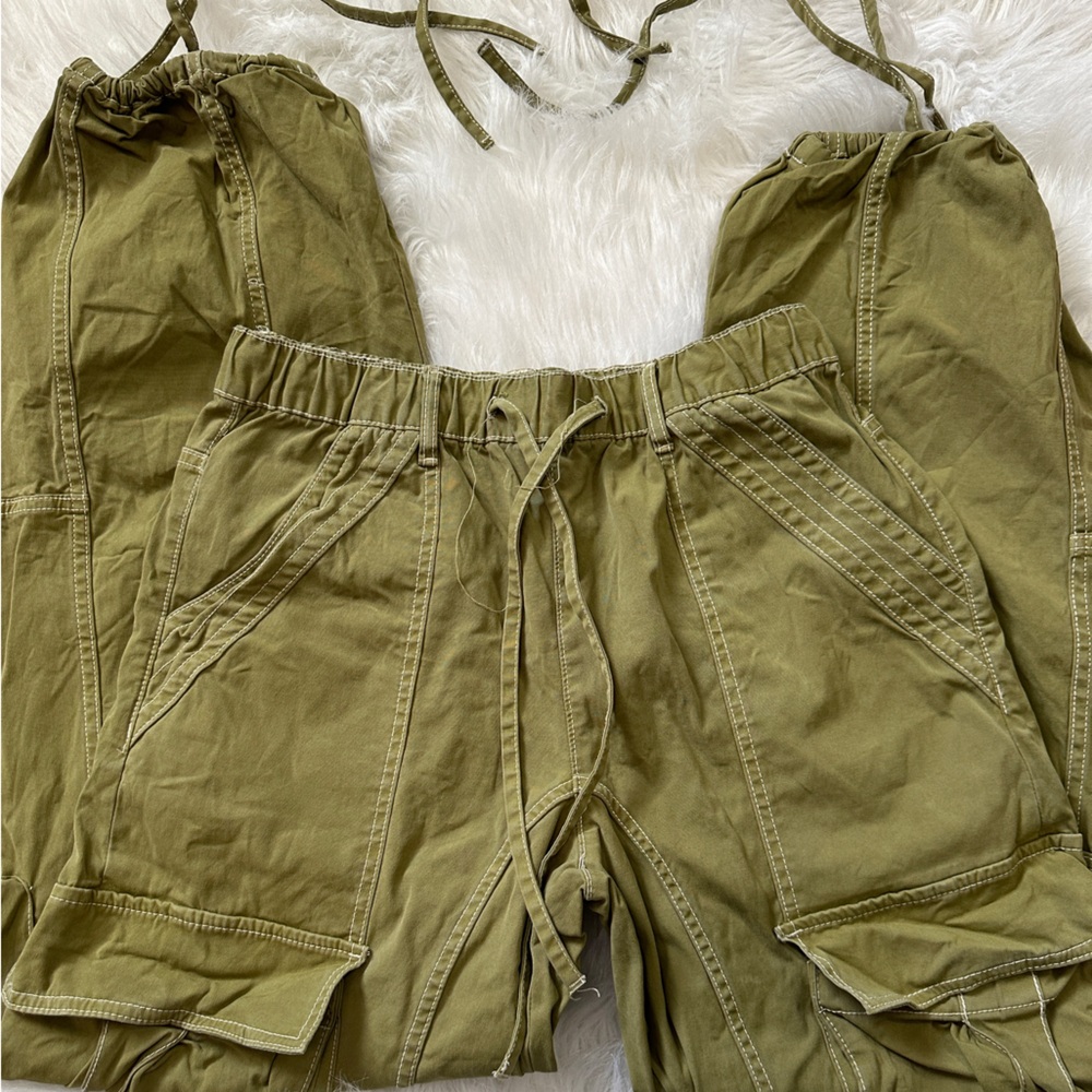 Women’s Zara Green Cargo Pants Size 4